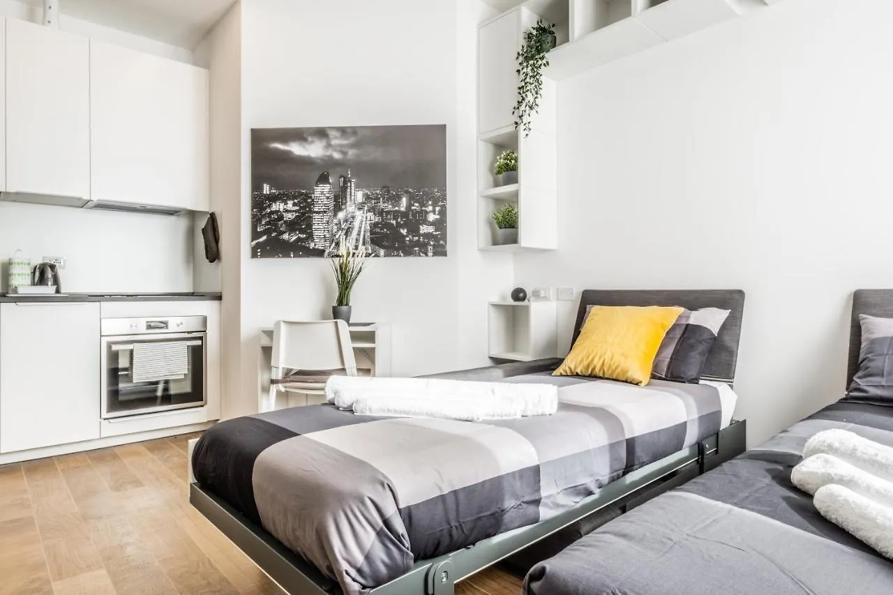 City Life House-Yellow San Siro & Duomo Milan Apartment