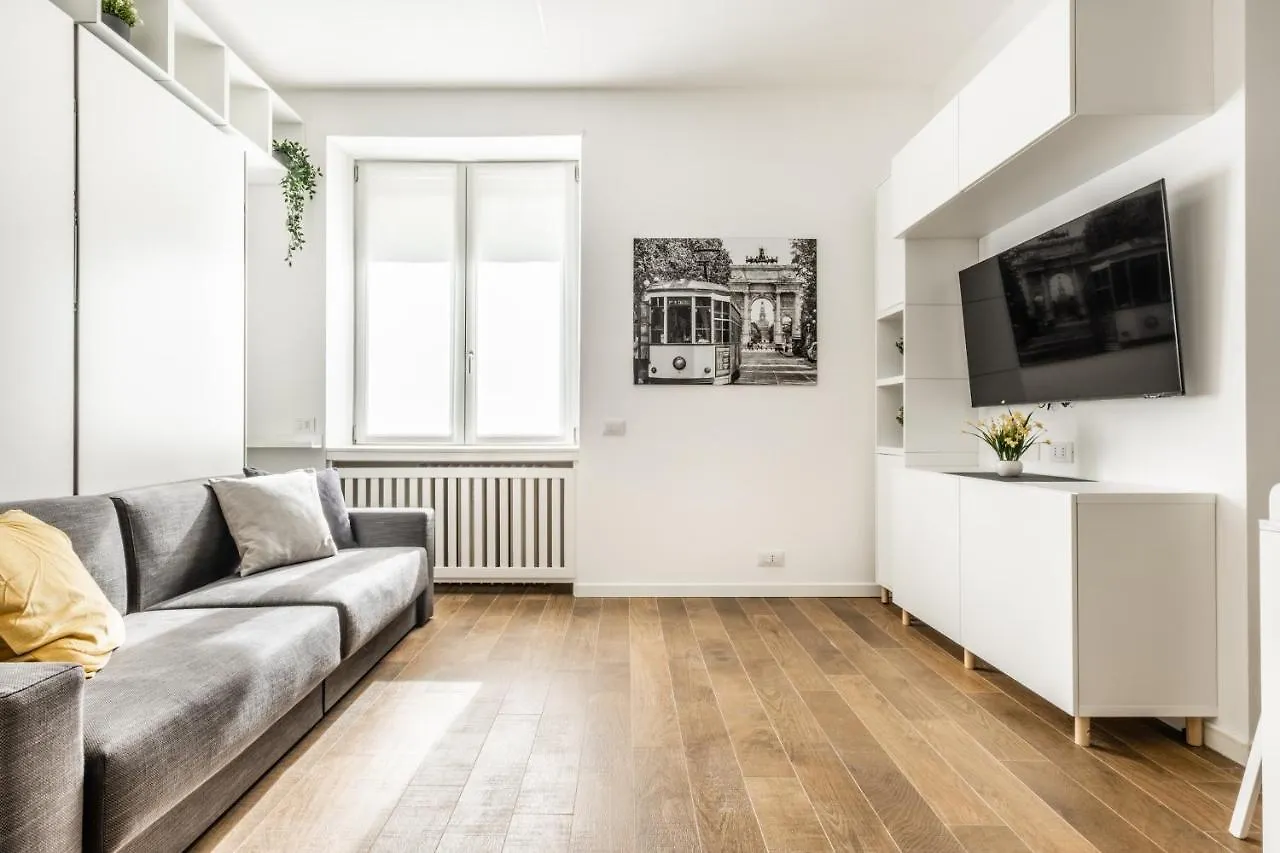 Apartment City Life House-Yellow San Siro & Duomo Milan Italy